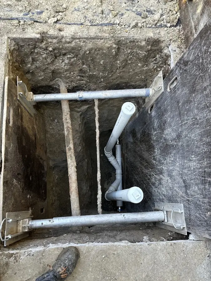 Experienced plumber completing Drain Cleaning work in Salida del Sol Estates